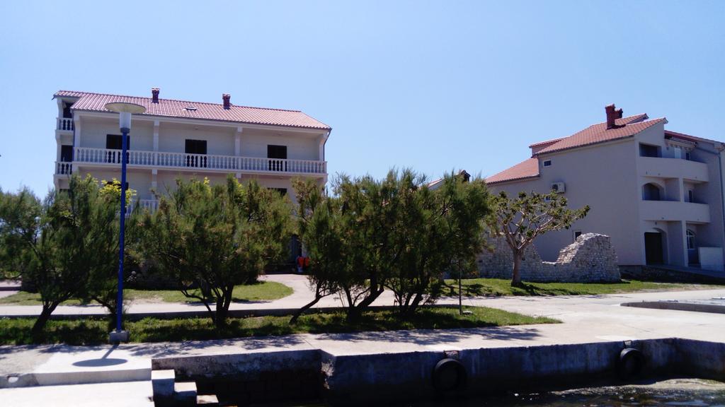 Apartments Branko Нин Екстериор снимка